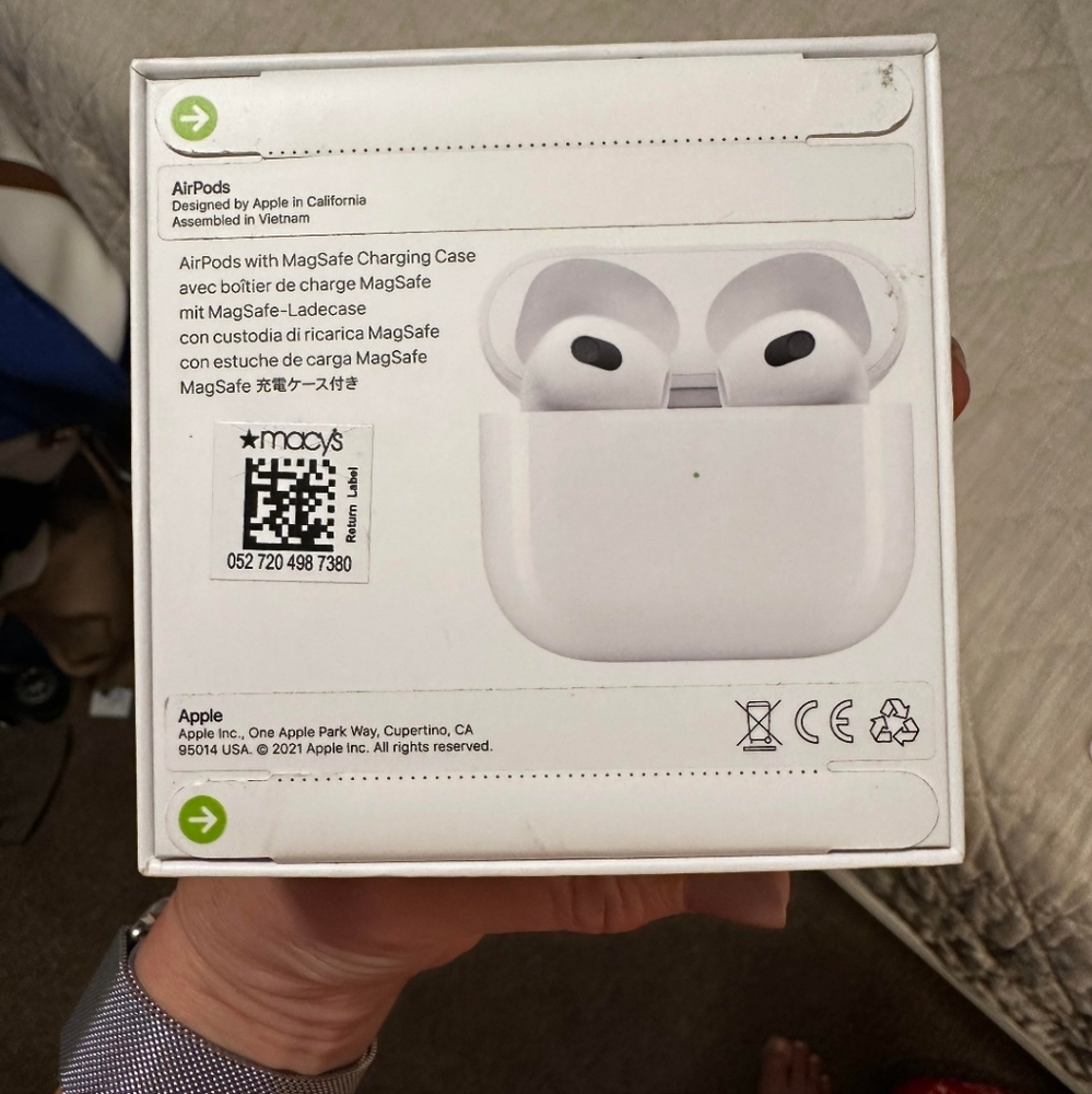 3rd Gen Airpods with Magsafe Charger